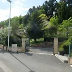La Cadanise, Etoilee Oda ve Kahvaltı Saint-Éloy-les-Mines